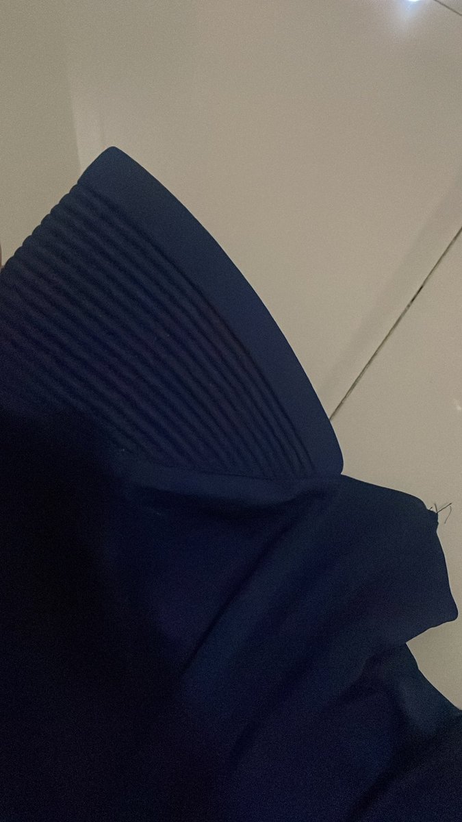 bbyypeachiw's tweet photo. jual bergo navy aku beli di 25rb mau jual 15rb ajaa no minuss https://t.co/ZfCx9tZUWW