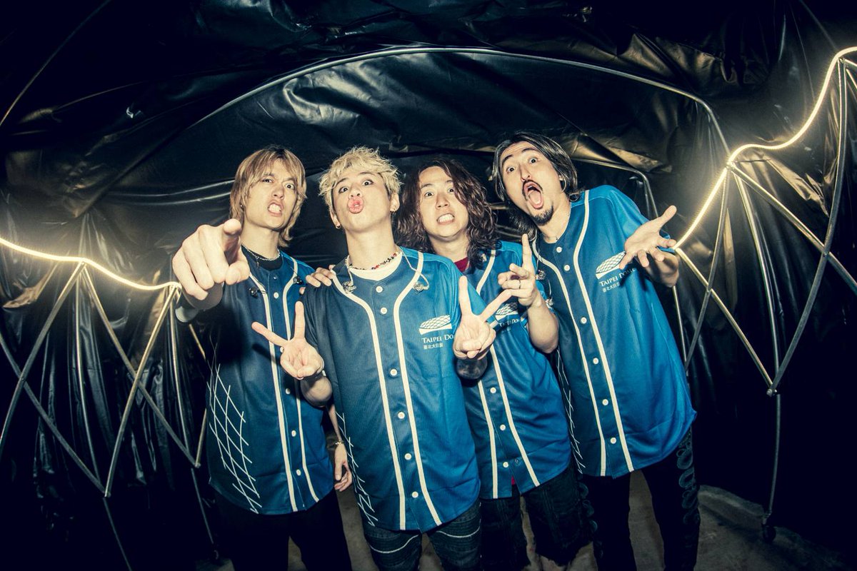 potterpk's tweet photo. #ONEOKROCK in baseball jersey ⚾️ https://t.co/PfJIg7Gib8