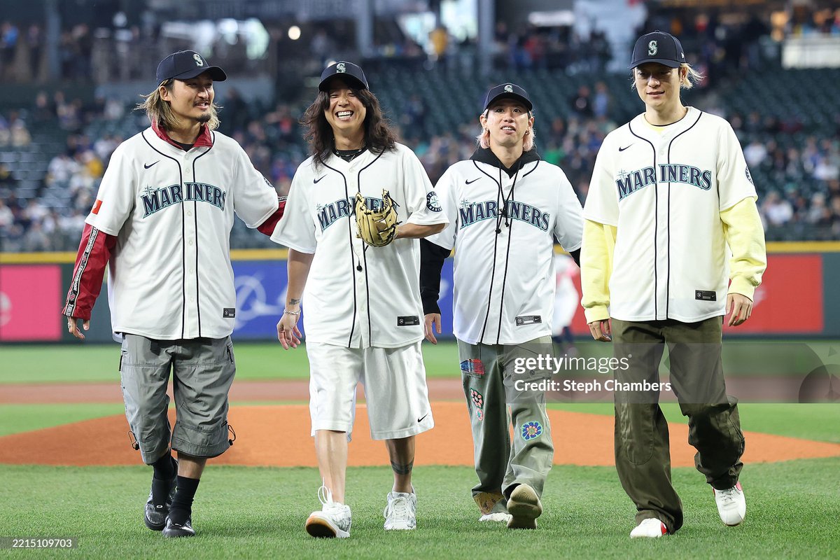 potterpk's tweet photo. #ONEOKROCK in baseball jersey ⚾️ https://t.co/PfJIg7Gib8