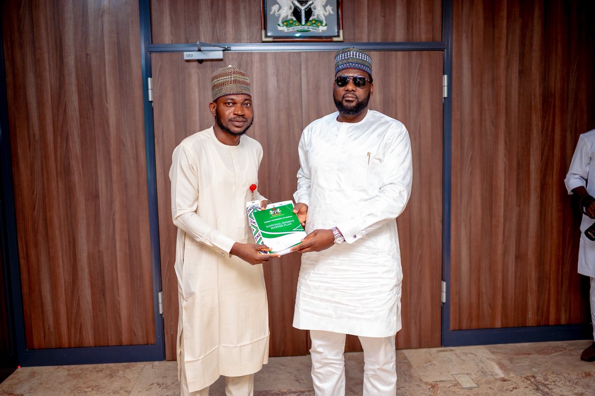 Dr_A_Mustapha's tweet photo. I joined the Chairman and Chief Executive Officer of the Nigerian Electricity Regulatory Commission (NERC), Dr. Musiliu Olalekan Oseni, at the NERC’s headquarters in Abuja for a productive engagement aimed at strengthening collaboration between our two institutions.

Our discussions focused on exploring strategic areas of partnership between the Energy Commission of Nigeria (ECN) and NERC, with particular emphasis on advancing national energy objectives, enhancing policy coordination, and supporting the sustainable development of Nigeria’s energy and electricity sectors.

During the meeting, I presented the Commission’s twin policy documents, the National Energy Policy (NEP) and the National Energy Master Plan (NEMPS), highlighting their importance as key frameworks for guiding Nigeria’s energy transition, promoting energy security, and driving long-term socio-economic growth.

#EnergyReforms
#ECN&NERC

__DAM