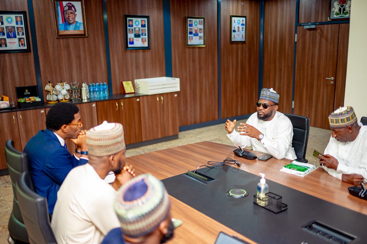 Dr_A_Mustapha's tweet photo. I joined the Chairman and Chief Executive Officer of the Nigerian Electricity Regulatory Commission (NERC), Dr. Musiliu Olalekan Oseni, at the NERC’s headquarters in Abuja for a productive engagement aimed at strengthening collaboration between our two institutions.

Our discussions focused on exploring strategic areas of partnership between the Energy Commission of Nigeria (ECN) and NERC, with particular emphasis on advancing national energy objectives, enhancing policy coordination, and supporting the sustainable development of Nigeria’s energy and electricity sectors.

During the meeting, I presented the Commission’s twin policy documents, the National Energy Policy (NEP) and the National Energy Master Plan (NEMPS), highlighting their importance as key frameworks for guiding Nigeria’s energy transition, promoting energy security, and driving long-term socio-economic growth.

#EnergyReforms
#ECN&NERC

__DAM
