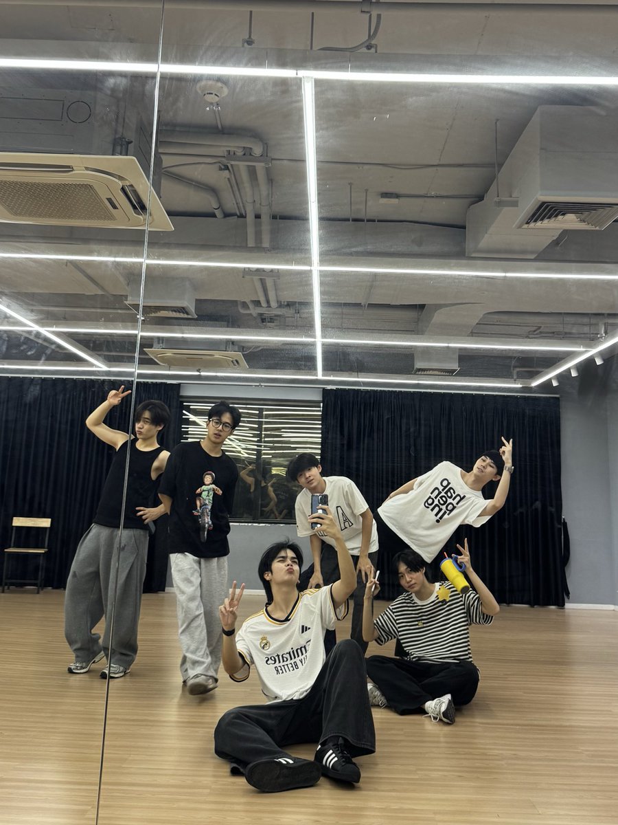 earthkorapat's tweet photo. #earthkorapat
#ProjectAlphaNewClan https://t.co/y1O1ylNcBk