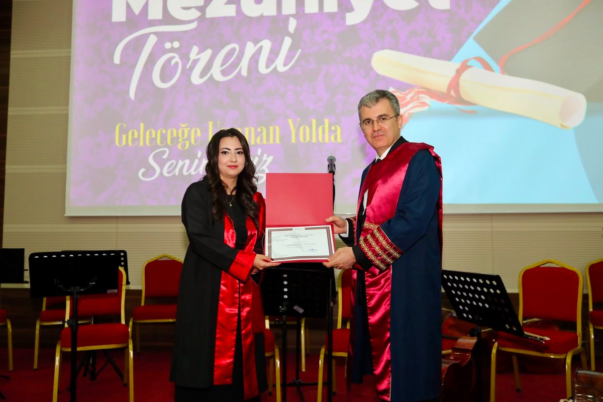 TOGUEF60's tweet photo. 📢🎓✨Fakültemiz 23. Dönem Mezunlarını Coşkuyla Uğurladı ✨🎓
Haberin detayları için 👉🏻 https://t.co/1iut0Ll4ww
@toguresmi @profdrfatihylmz @toguef  #togüeğitimfakültesi #eğitiminkalbinde #geleceğinizinde #yirmiüçüncüdönemmezunları #geleceğeuzananyoldaseninleyiz https://t.co/pGgNYQ5JSZ