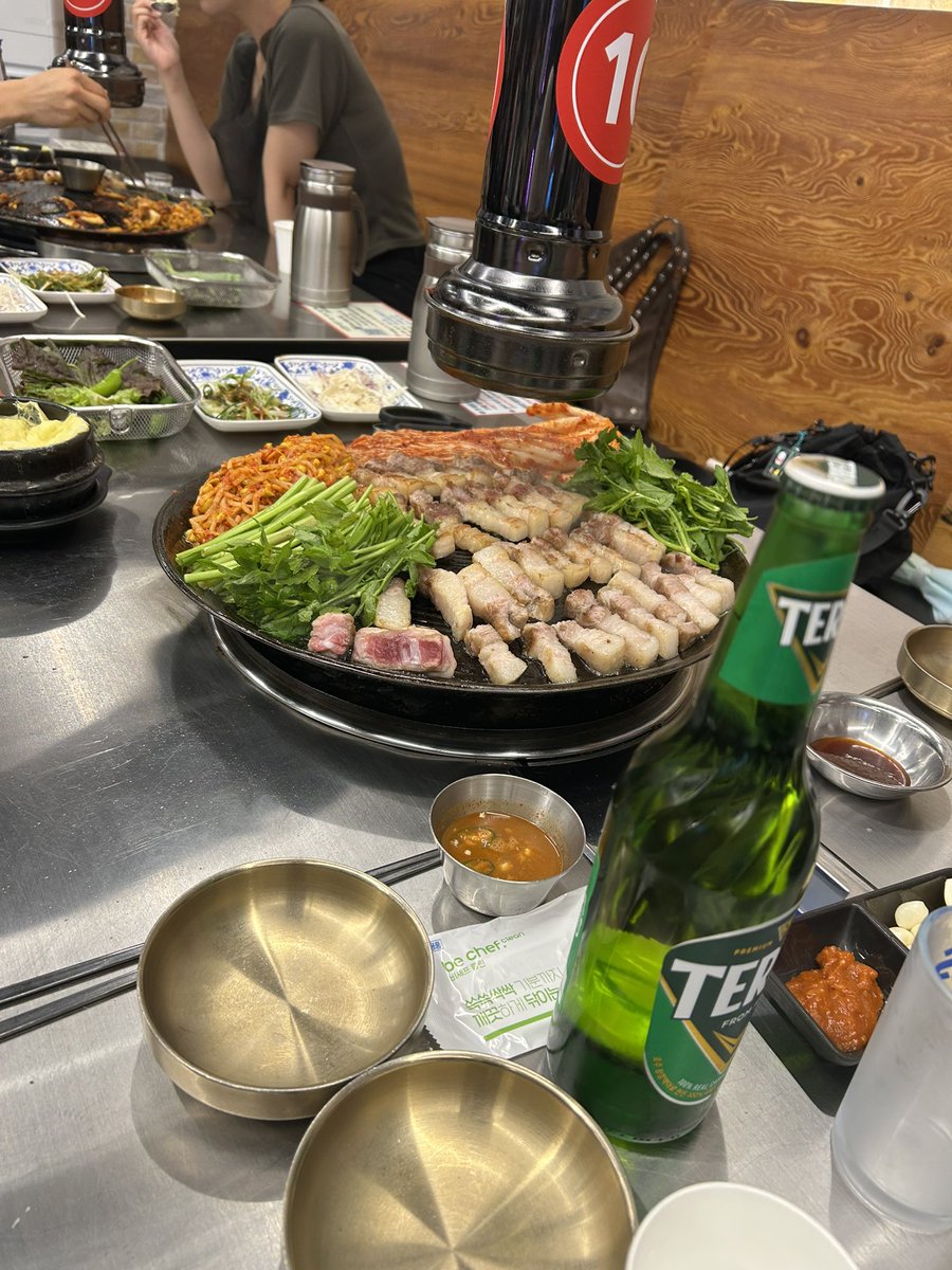 cloud_b_rake's tweet photo. 티켓팅 후 먹는 고기!!
아..이것이 성공의 맛ㅋㅋㅋㅋㅋㅋ
(비아는..미안..또륵) https://t.co/xkUBuwjWmG