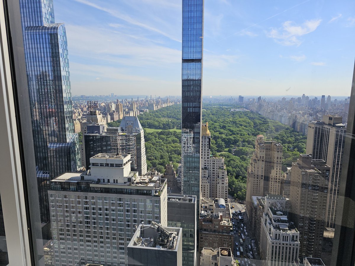 JohNYou78's tweet photo. It doesn't get much more beautiful than this in NYC https://t.co/xbHlMdRvU9