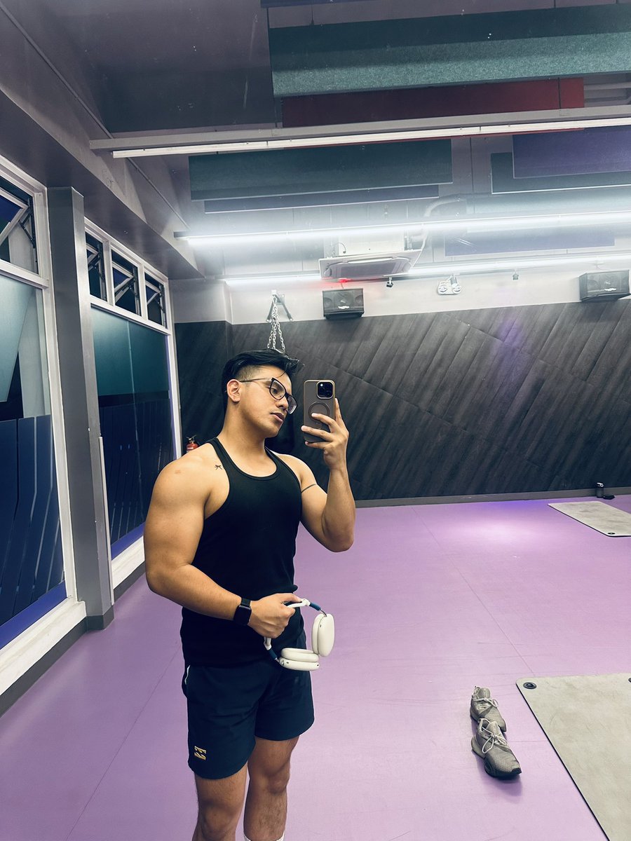 leopeeta's tweet photo. 🎧🏋️‍♀️ https://t.co/7B40U4hp5s