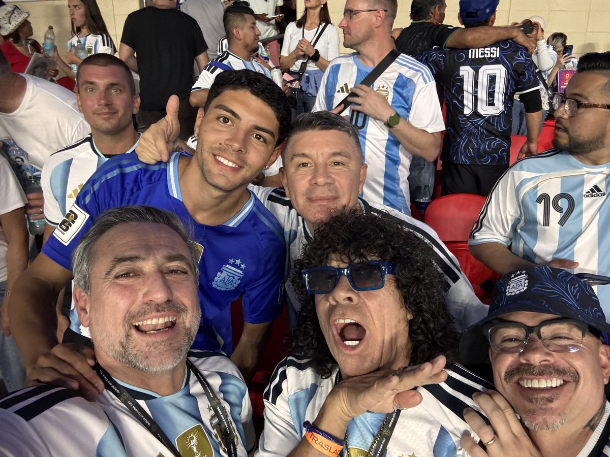 pablitolescano's tweet photo. Ooooh yo soy argentino como asado tomo vino. https://t.co/rZOQB1vdhB