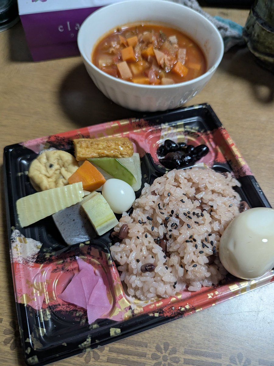 mix_sp's tweet photo. 2026年6月15日
夕飯は直売所で安かった赤飯弁当✨️治療後の揉み返しでキツく調理出来ないのでお弁当助かる😅スープは作り置き。 https://t.co/urQSU5XkIJ