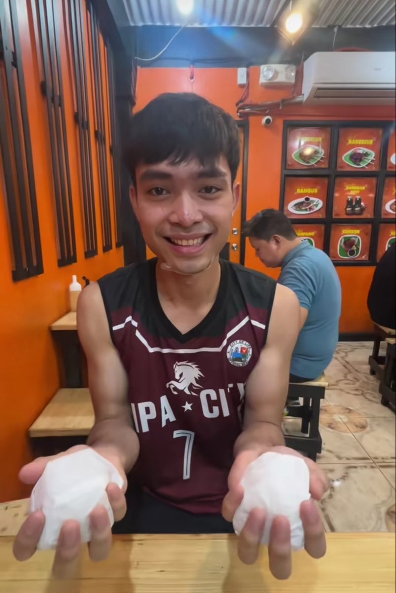 ruimanlover's tweet photo. ang cute cute HAHSHAHA lagi naka smile 😭🤏🏼 https://t.co/c23ttlOFdo