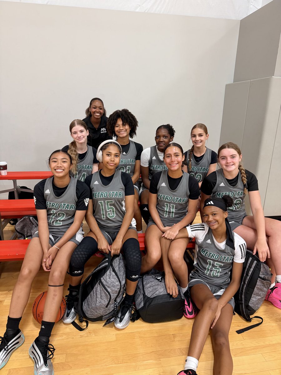 AzariahBailey45's tweet photo. Had a great time at Adidas Jr SSB Nationals in Chicago we took 2nd and I got All Tournament 2nd team! Let’s go Metro
@JrAllStarBB @PGHMinnesota @CoachDawnP @HopkinGBB @MnMetroStars @girlzprepreport https://t.co/zqqNEiovQu