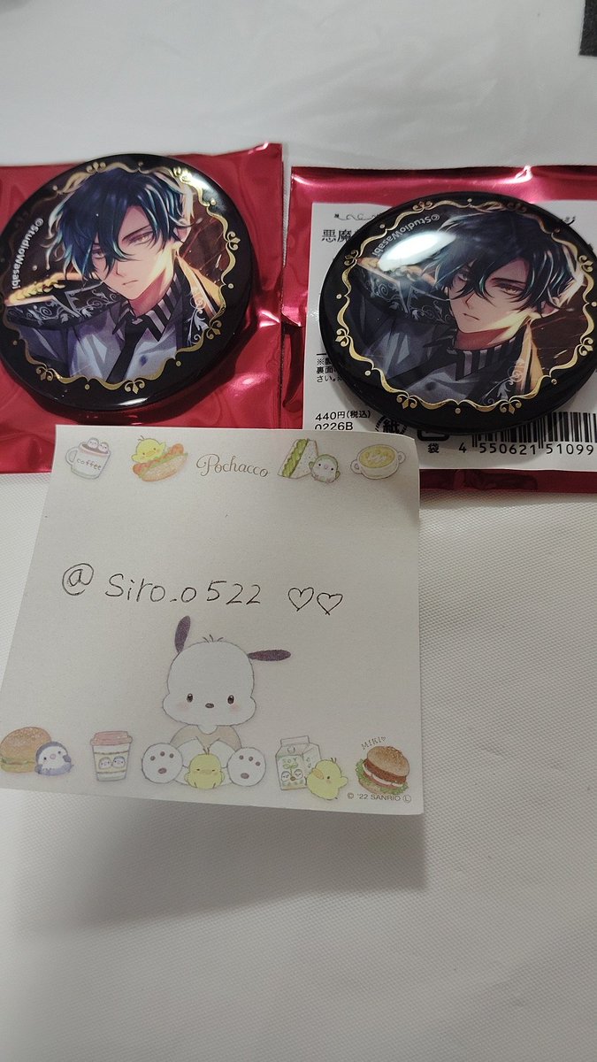 siro_o522's tweet photo. @Ha_nerun Aya様、初めましてこんばんは。
検索よりお声がけ失礼します。
当方缶バ✝️×2を所持しております。🤍との交換は可能でしょうか？ご検討よろしくお願いします🙇🏻‍♀️ https://t.co/4TjRWZsSis