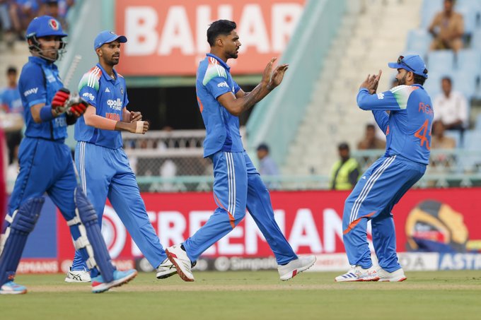 First success with the ball for India ✅  Gurnoor Brar strikes as KL Rahul takes the catch 👌