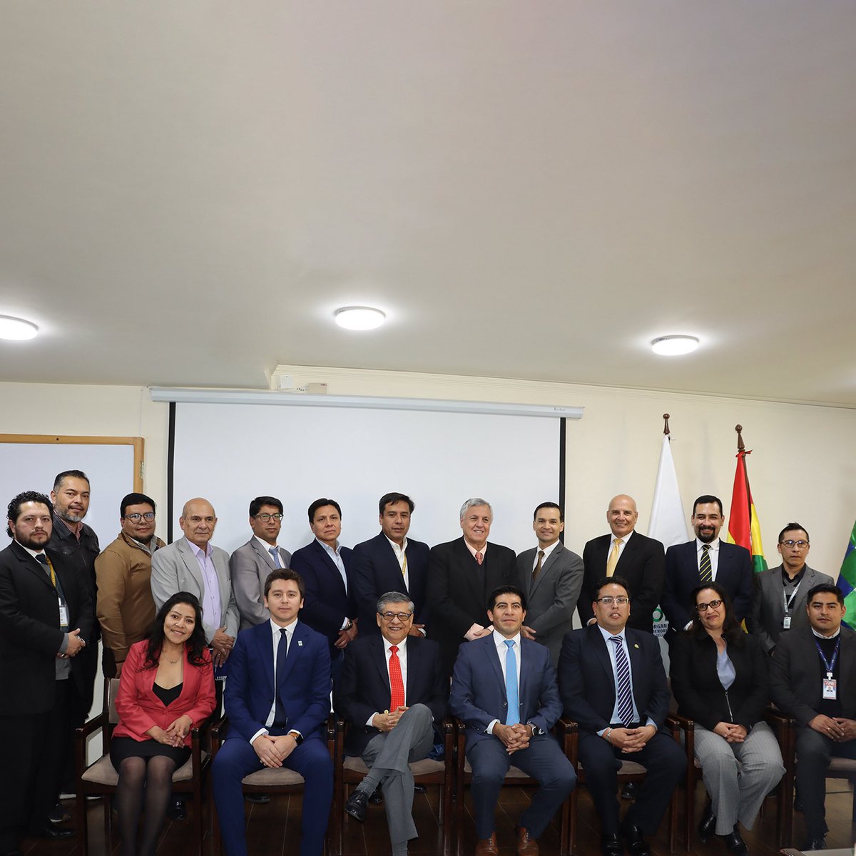 ferhvelasquezv's tweet photo. Contento de impulsar desde @OissBolivia 🇧🇴 un espacio de articulación entre #ASUSS, #APS y #GestoraPública 🫱🏻🫲🏼 que, en poco más de un mes, logró resultados concretos para fortalecer el trámite de pensión por invalidez del #SIP 📝📊.
—-
#AsistenciaTécnica #Bolivia https://t.co/atMScZOrDR