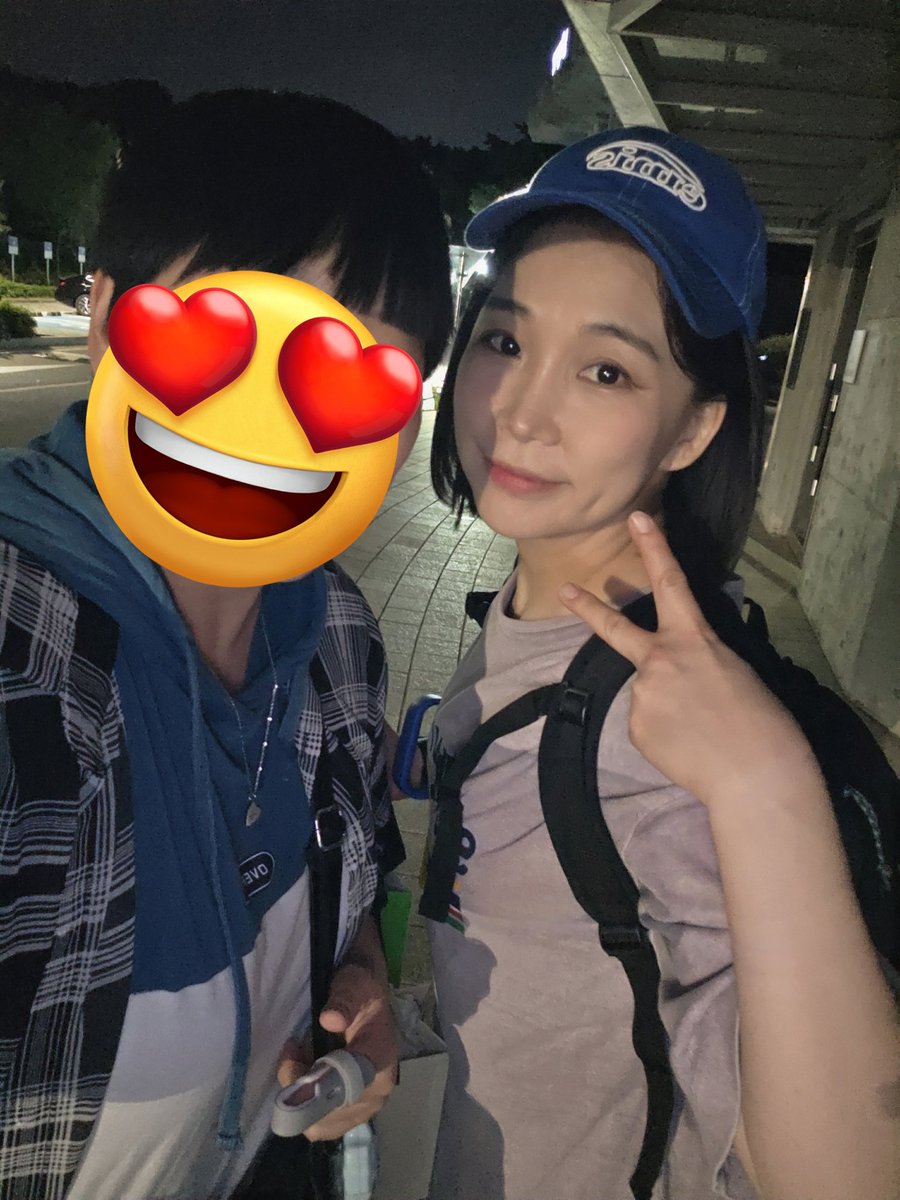 seiachi's tweet photo. 어느새 옥분언니랑 15년쯤되었고
진경언니랑도 8년되었네🩷 늘 감사한 언니들 헤헤 https://t.co/fPEV4CR9jb