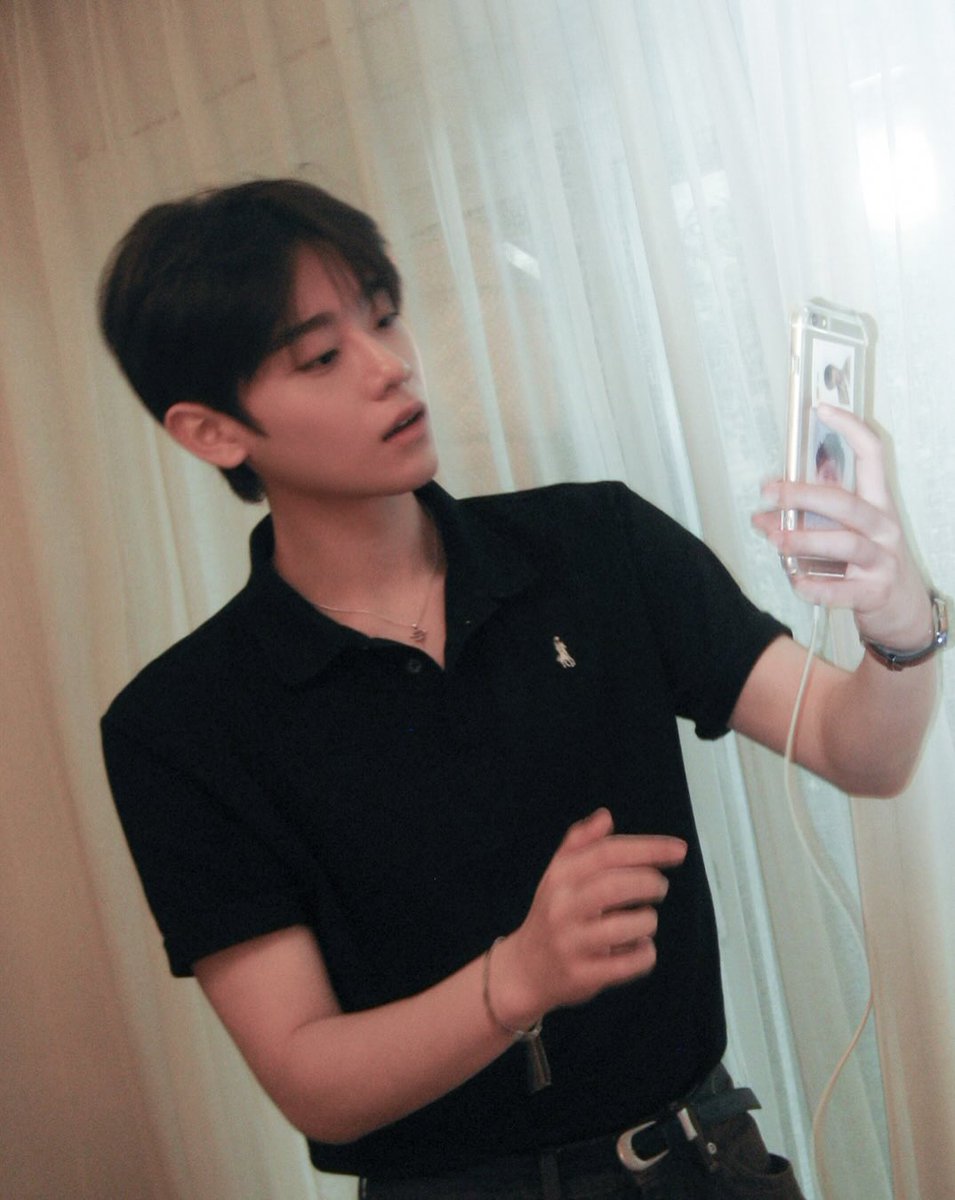 goldstar_0514's tweet photo. 260617 동현이 인스타 #금동현 

🎵VeraSol_ You Deserve Real Love

🌃 https://t.co/OoLK6eyT9T