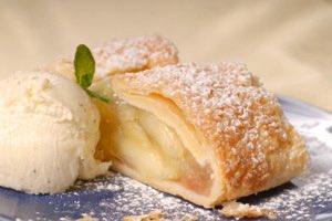 CorinnePulitzer's tweet photo. Get out the spices & start preparing the Apple filling! It’s #NationalAppleStrudelDay & this flaky dough dessert with its roots in Vienna, is in the spotlight today! 🍎🍏@CafeSabarsky @MarthasNY @NationalDayCal @HeyWhatDay @DiningGuide2Day https://t.co/rzpIMUvTBx