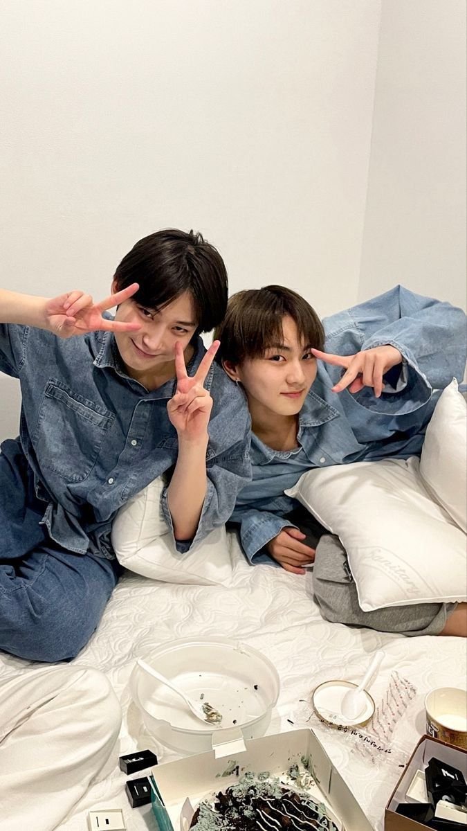 khanslovesunsun's tweet photo. D-7 until Sunoo's bday! 🎂
Highlighting Sunoo and Jungwon's precious friendship today 🦊🐱
Happy early birthday, Sunoo! May you always be happy, healthy, loved, and surrounded by endless happiness..
We love you so much 🥹🤍
#JUNENOO
#SUNWON https://t.co/pg9OQ4699n