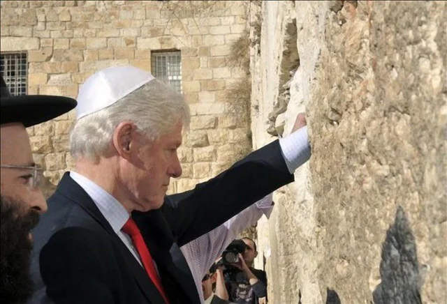 damblingan's tweet photo. @mahboyfunny @jew_viking Just like a brothel, right.  Nothing unusual about this, every American president has to go and pledge to the wall.  

 None of these are AI either https://t.co/QFUXS6vHqF