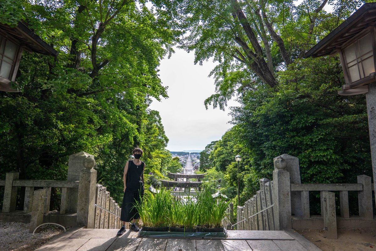 fudomyotaro's tweet photo. 宮地嶽神社⛩️

福岡県福津市に鎮座し、開運・商売繁盛の神として信仰を集める古社です。

初夏には約100種10万株の花菖蒲が咲く菖蒲園が彩りを添え、多くの参拝者が訪れます。境内には日本一と称される大注連縄や大太鼓、大鈴があります。 https://t.co/EJTNuL4D4H