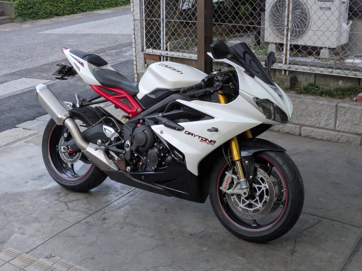 n330_atom's tweet photo. ここの所は単気筒なバイクばかりだったけど久々のSS
明日は車検、雨ふらんでくれ～～ https://t.co/Y8PYjz84rj