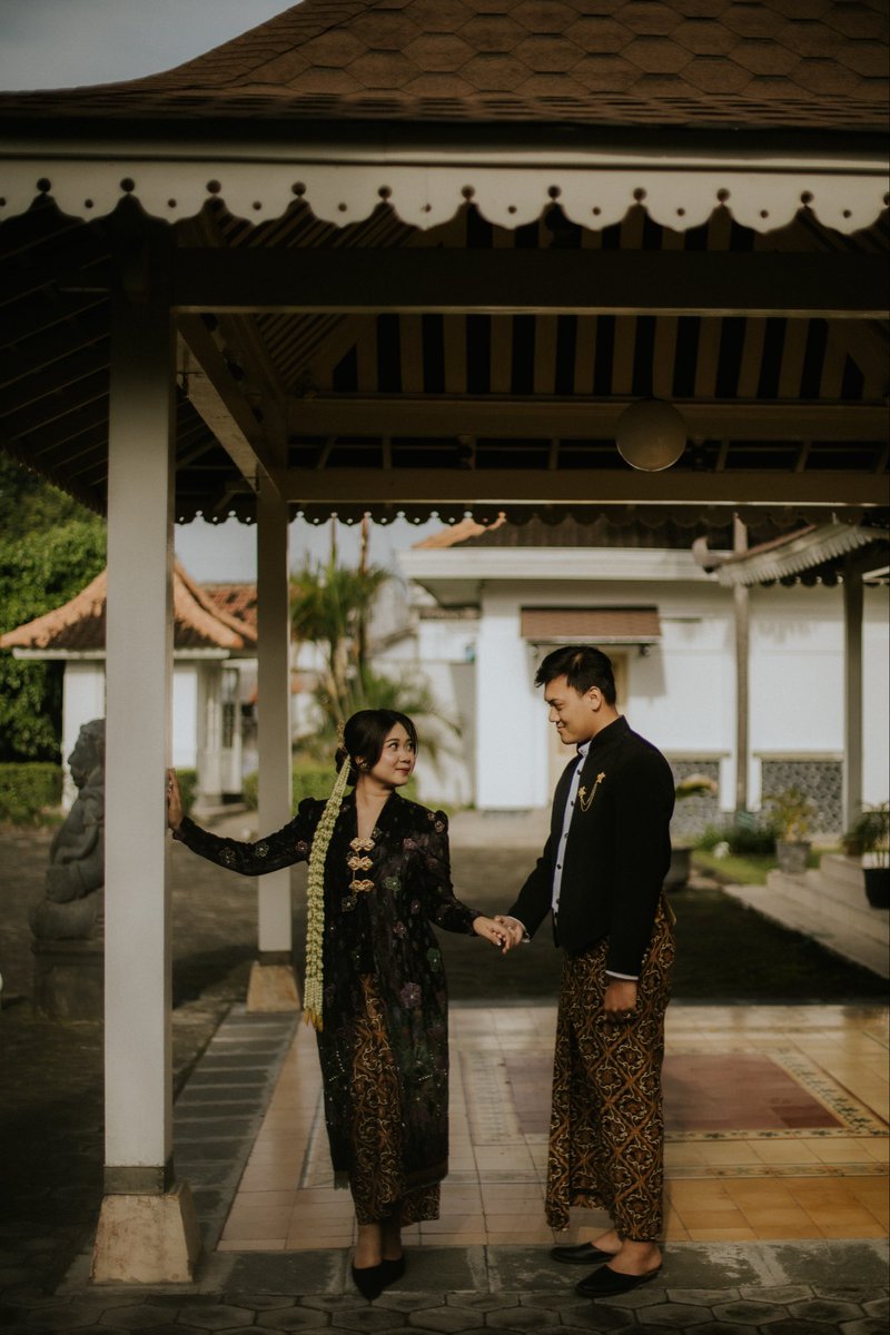 swextdemon's tweet photo. SAMA BGT gw lah cwk first move itu.
pertama kali liat suamiku pas dia ngospek di SMP, lgsg naksir tp dia blm kenal aku

pas SMA aku berdoa pgn kenal, aku reply igstory nya trs ternyata kita deket lalu pacaran sampe 7 tahun 🤣 akhirnya dinikahin HEHEE https://t.co/hTo0XFIJJv