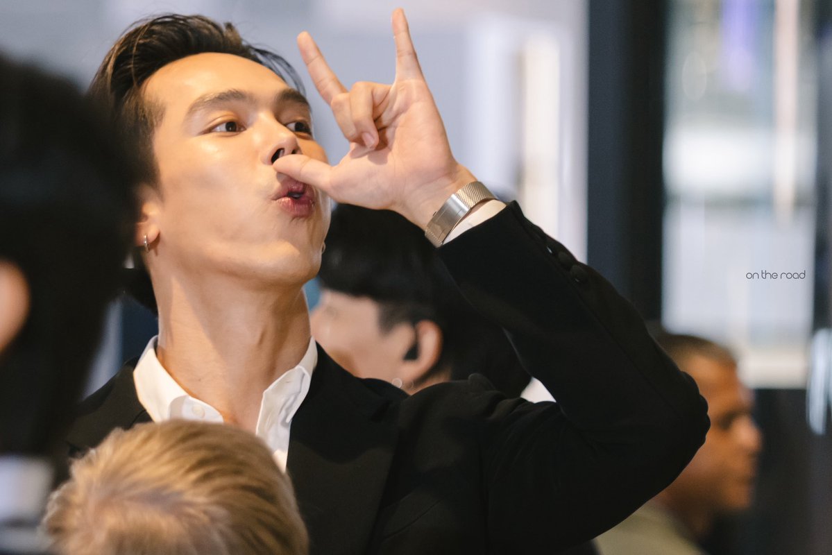 ontheroadno5's tweet photo. 170626

😘💓

—————

TRE AT LONGINES CTW
#LonginesTHxTRE #treporapat https://t.co/B8RsqHAqUo