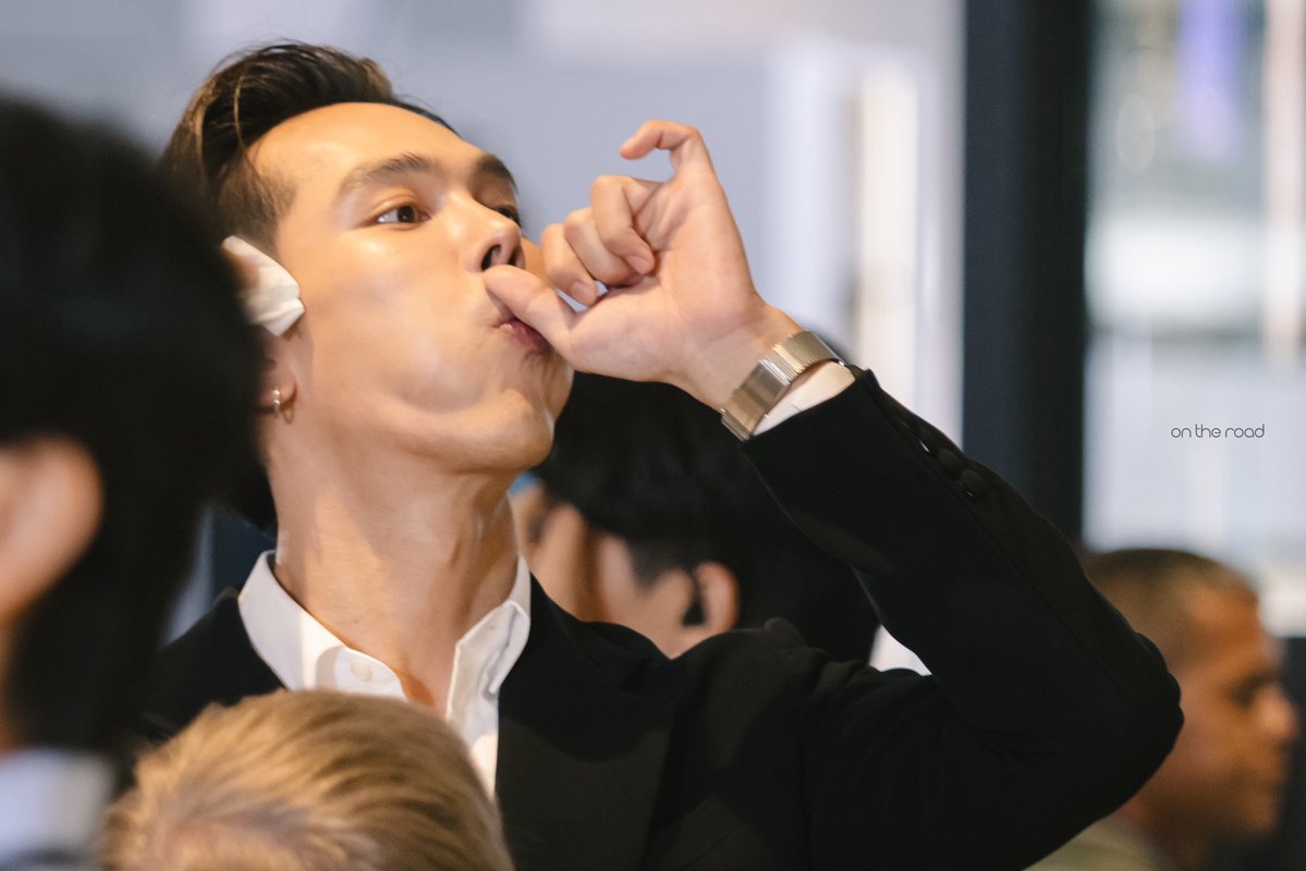 ontheroadno5's tweet photo. 170626

😘💓

—————

TRE AT LONGINES CTW
#LonginesTHxTRE #treporapat https://t.co/B8RsqHAqUo