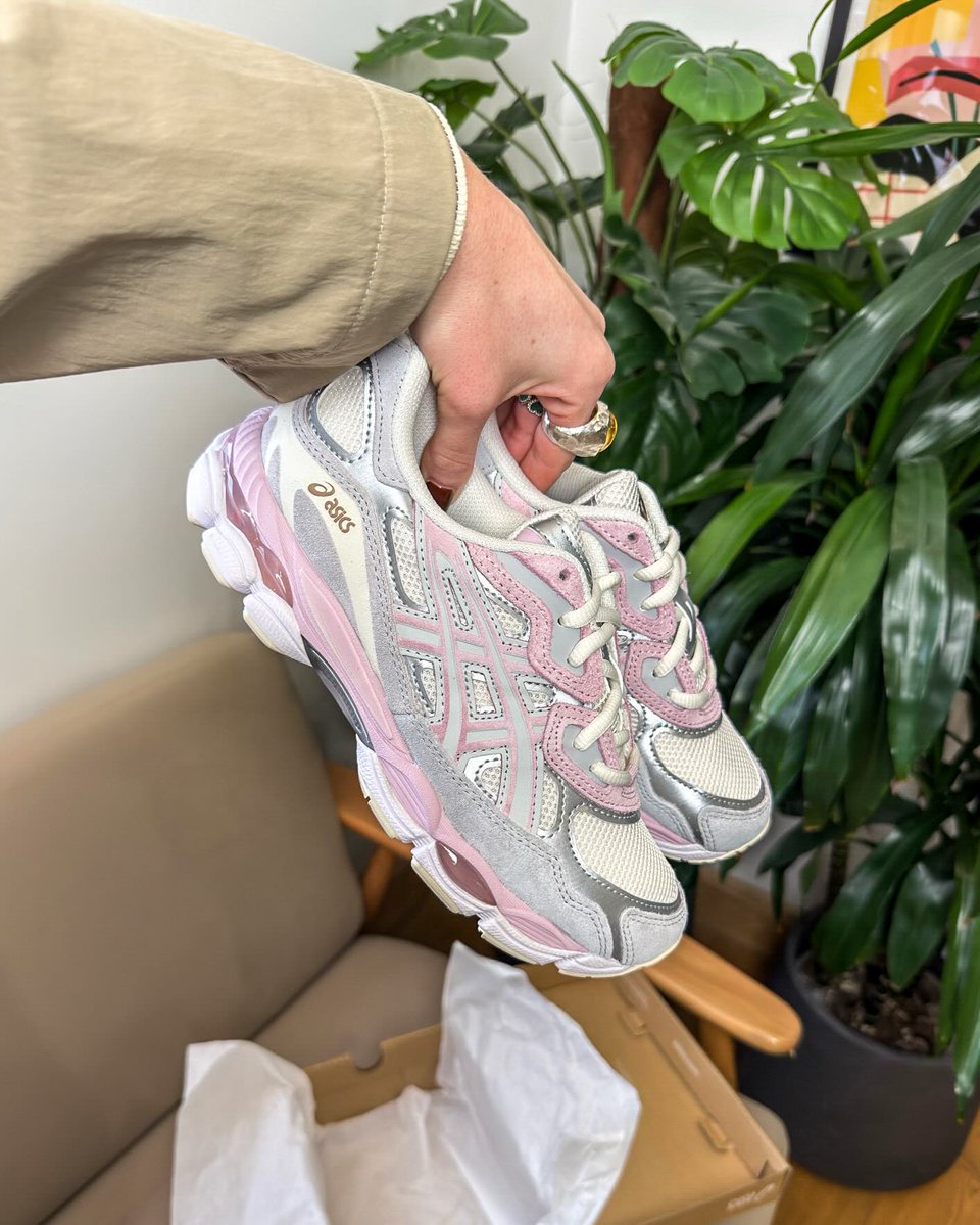 eu_release's tweet photo. ASICS Gel-NYC Deal jetzt nur noch für die nächsten 48h 25% auf drei beliebte ASICS Modelle für den Sommer ☀️ Code: 25NYC 
https://t.co/PEfyvomYcJ https://t.co/hnU8AUIie9