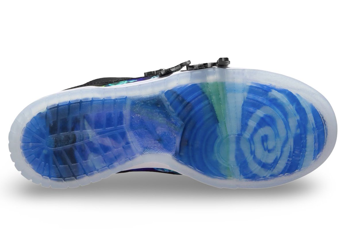 SoleRetriever's tweet photo. FIRST LOOK: Andrea Bergart x Nike Dunk Low GS 🌈 🌷

🗓️ Fall 2026
📝 IO2102-900
💵 $102 https://t.co/LL9dW4ilfm