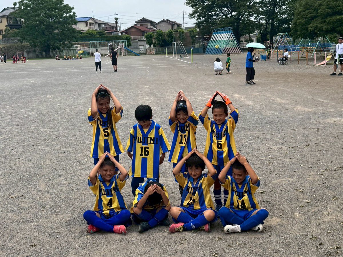 FC48442902's tweet photo. 2年生
6/14(日)武蔵野ジュニアサッカー大会
会場：西武小学校
vs川越ライオンズ　6-0 ○
vs入間西部FC 2-0 ○

今日のテーマの2試合とも勝って笑顔で終わる❗️を達成しました♪
決勝トーナメントも頑張ろう❗️
対戦チームの皆様、ありがとうございました。
#富士見FC
#武蔵野ジュニアサッカー大会 https://t.co/bkBUPEN4a8