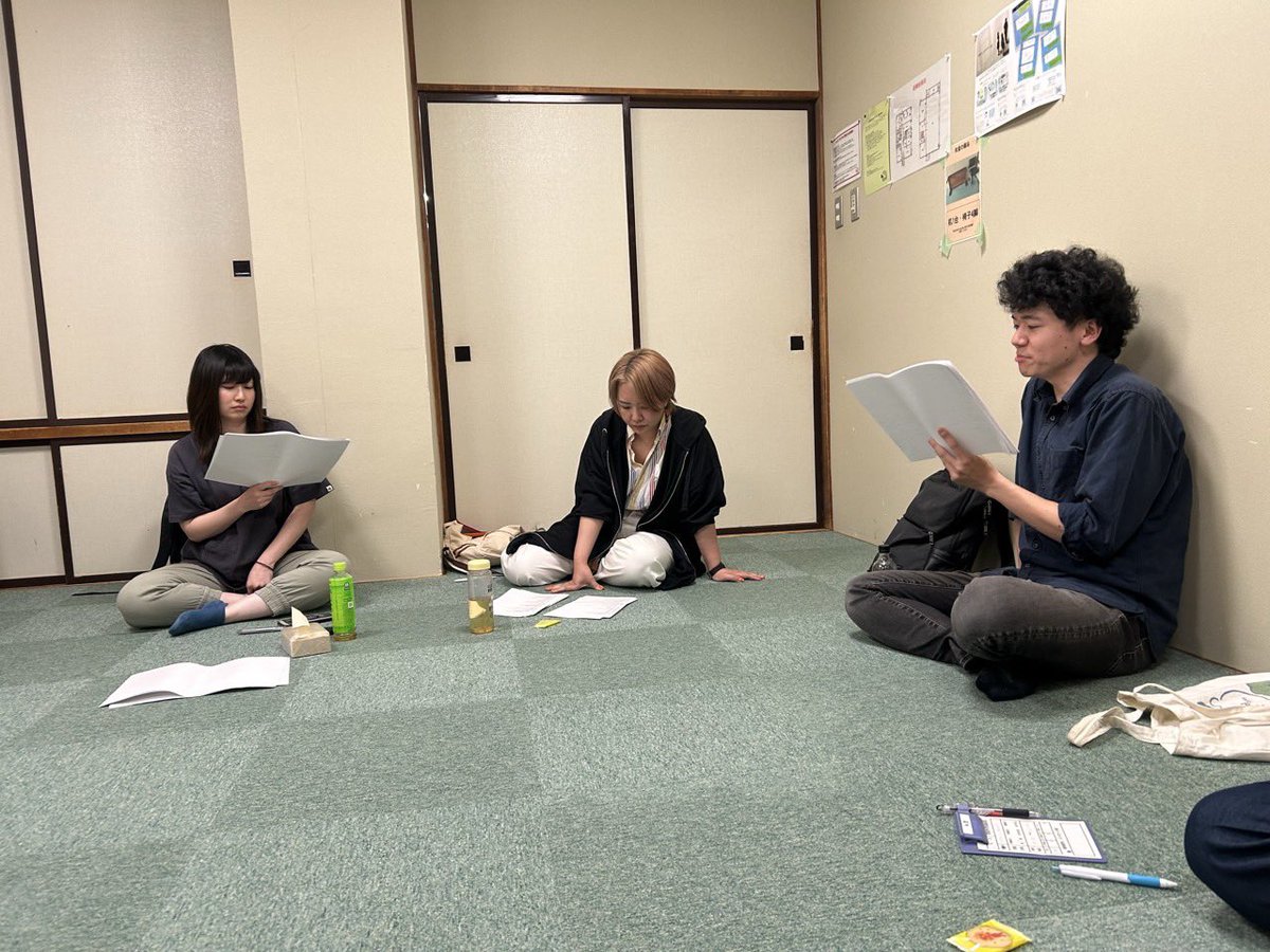 shitaya_project's tweet photo. 本日の稽古はいい感じな参加率でいい感じ！！

稲垣さんがまたもやお菓子をくれました
ミャクミャクと食べました

https://t.co/3xLnspQntU
#シタヤジルシ https://t.co/CAhdBzGp5w