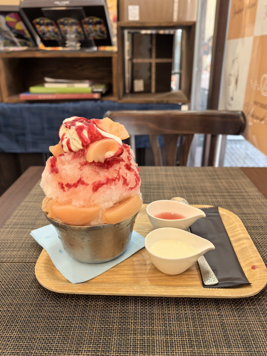 mocimoci_yukimi's tweet photo. 続き
🍑東京桃かき氷まとめ
1枚目から
オークラ東京スターライト（虎ノ門）
アンヴデッドリュクス（八重洲）
ヨシノリアサミ（巣鴨）
ネコゴオリ（大森） https://t.co/5PpY9ePGjd