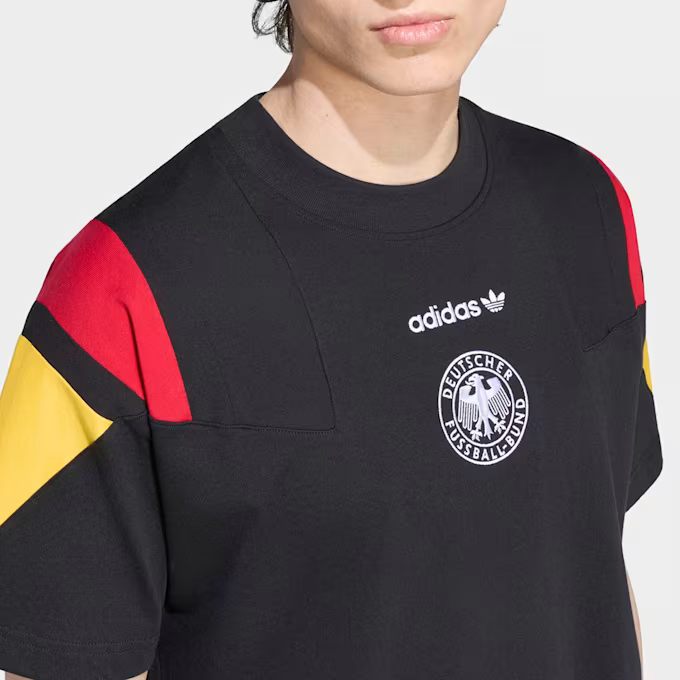 eu_release's tweet photo. Restock der beliebten Adidas EQT Serie des DFB zur WM 2026! Das schwarze Retro Fanshirt im 90er Style ist hier wieder in allen Größen verfügbar ✅
https://t.co/8OXktqfByY https://t.co/4SLjaX14JJ