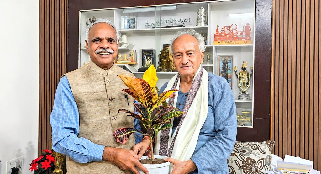 bkssanjay's tweet photo. उत्तराखंड के पूर्व मुख्यमंत्री एवं महाराष्ट्र के पूर्व राज्यपाल 'पद्म भूषण' से सम्मानित श्री @BSKoshyari जी को जन्मदिन की हार्दिक बधाई एवं शुभकामनाएं। https://t.co/J3Tuq9nqPm