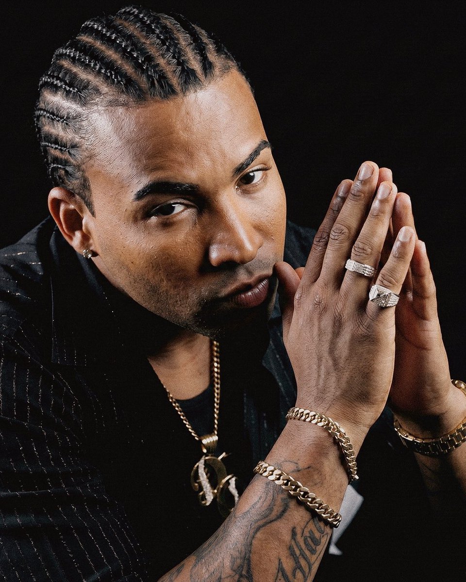 DONOMAR's tweet photo. Hoy, hace 23 años no tenía idea de lo que estaba por comenzar.

Lo que hoy muchos consideran uno de los álbumes más importantes en la historia del reggaeton nació entre dudas, obstáculos y decisiones. Desde perder el álbum original, hasta estar a punto de dejar fuera la canción que me diera a conocer ante el mundo.

Sin saberlo, aquellas decisiones terminaron escribiendo mi historia.

Lo que vino después fue posible gracias a ustedes, quienes creyeron en mí y en estas canciones mucho antes de que supiéramos hasta dónde llegaríamos.

Hoy, 23 años después de su lanzamiento, y más allá de los títulos y los reconocimientos, The Last Don sigue siendo mi presentación al mundo y el lugar donde comenzó todo.