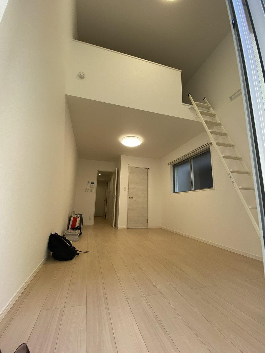 so_rss215's tweet photo. 空っぽの1K9畳部屋がこうなった https://t.co/Nl5sE4khTu
