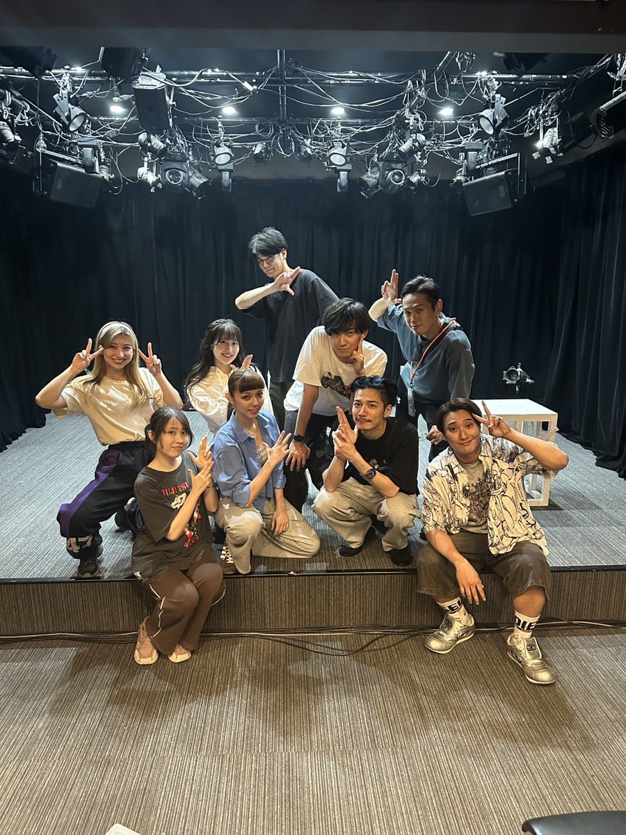 kdm_ai227's tweet photo. 両チームゲネを終えて、いよいよ明日から #FOH4 開幕🌹
まずはチームマグナムから！

会場内、夏間近と思えないくらいに寒くなりますので羽織るものなどお持ちいただけると安心かと思います😌 https://t.co/vIduP8y8CZ