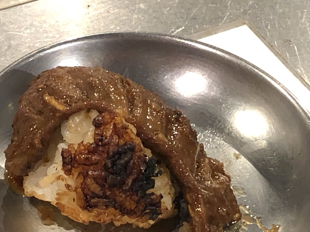emery_fuzzlive's tweet photo. 味噌だれハラミと焼きおにぎり
この最後の一口は意識飛ぶぞ https://t.co/QKCSAy6acO