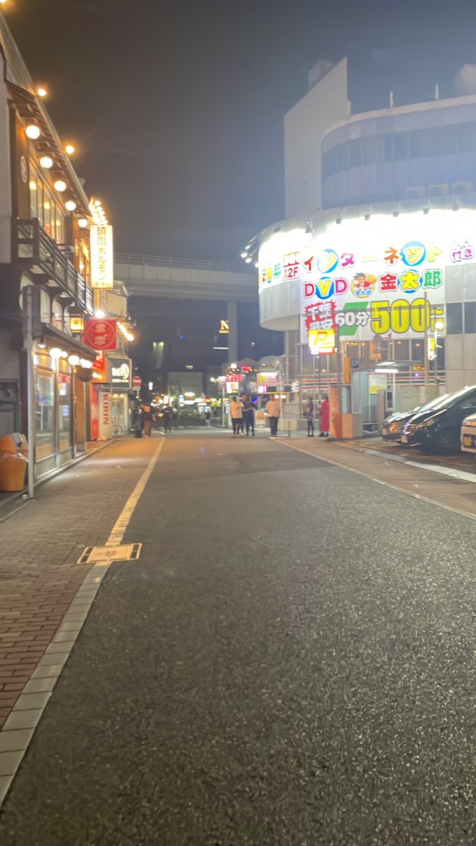 LX_meteor's tweet photo. 出張先で夜の街一人散策
バーにでも行ってみようかな☺️ https://t.co/aJzF88vSJT