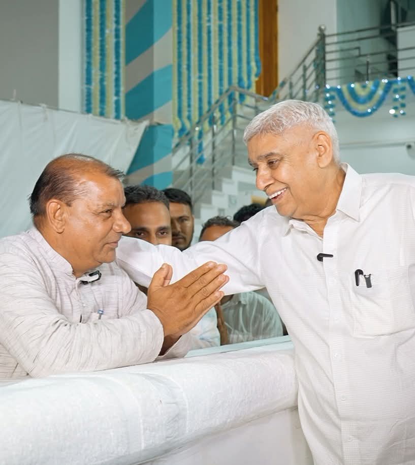 sanewshimachal's tweet photo. #SantRampalJiMaharaj के सान्निध्य में पहुंचे #SehriKhanda (सोनीपत) के प्रतिनिधियों ने श्रद्धापूर्वक आशीर्वाद प्राप्त किया। संत जी के आध्यात्मिक विचारों से प्रेरित होकर उन्होंने समाज में समृद्धि, सद्भाव, शांति और मानवता के प्रसार का संकल्प लिया।
#SatlokAshramDhanana #SatBhakti https://t.co/X8gHIexEr6