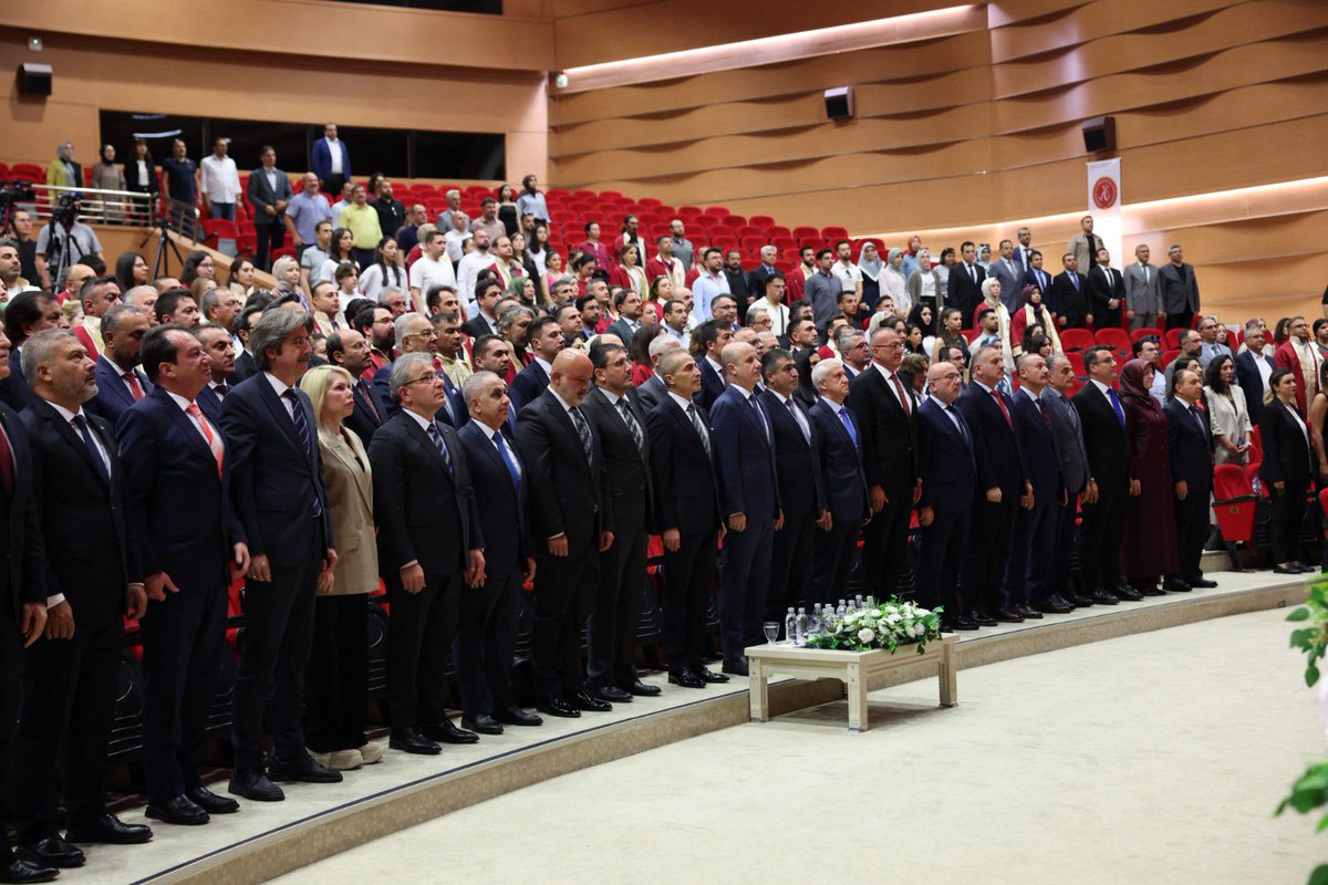 spormedyacomm's tweet photo. +geçirilen “Spor Dostu Kampüs” projesi kapsamında yapılan değerlendirmeler sonucunda üniversite, “Spor Dostu Kampüs” sertifikası almaya hak kazandı.
Ödül, YÖK Başkanı Prof. Dr. Erol Özvar tarafından Dicle Üniversitesi Rektörü Prof. Dr. Kamuran Eronat’a takdim edildi. https://t.co/uovCLkNI67
