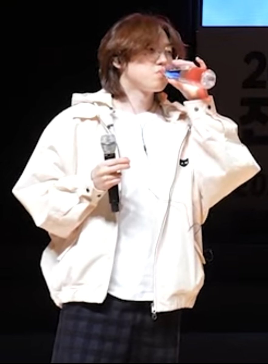 oee8d's tweet photo. 머리 많이 길었었넹 https://t.co/aE9ZFfWOyP