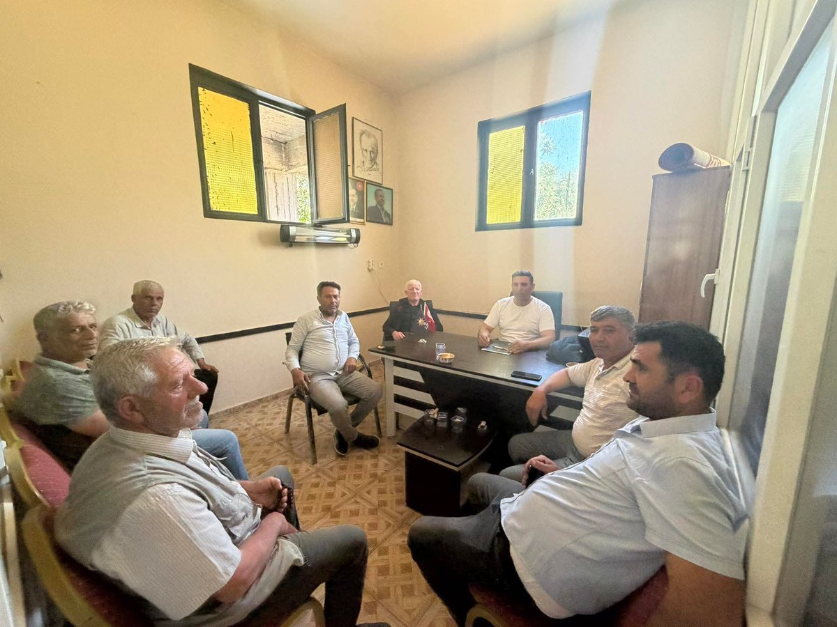 AkYavuzeli's tweet photo. Yavuzeli İlçe Başkanlığımızda kıymetli hemşerilerimizle bir araya gelerek talep ve sorunlarını dinledik. Vatandaşlarımızın görüş ve önerilerini not alarak çözüm noktasında istişarelerde bulunduk. Nazik ziyaretleri için kendilerine teşekkür ediyor, birlik ve beraberlik içerisinde https://t.co/isydvkAfV0