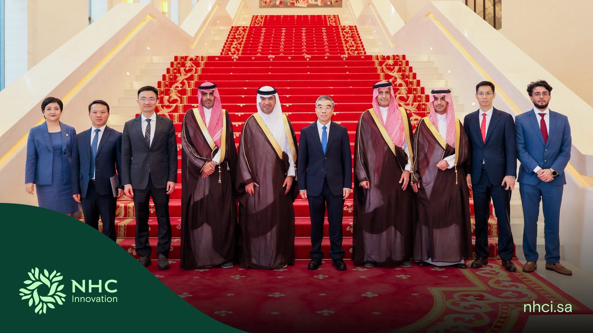 kingdom_aqar's tweet photo. برعاية وزير البلديات والإسكان، وقعت  #NHC_Innovation شراكات استراتيجية مع (HUAWEI وLenovo وByteDance)؛ بهدف نقل المعرفة الصينية وتوظيف الذكاء الاصطناعي وعلوم البيانات لابتكار حلول متقدمة في إدارة المدن والمرافق، وتطوير منظومة مدن ذكية تعزز جودة الحياة. https://t.co/k44xWeIAbm