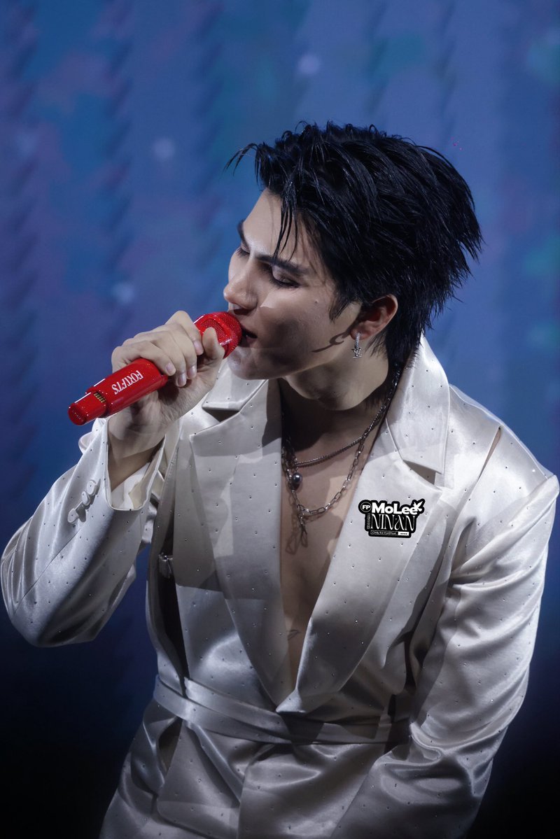 TAOmo0502's tweet photo. @fort_fts Thank you so much for giving us a stage like this. Every time we fly to Thailand, it's exhausting, but seeing all of you makes it all worth it. Thank you for everything you've done. Now your are the best leader🖤❤️ https://t.co/3zjIoD1nCI