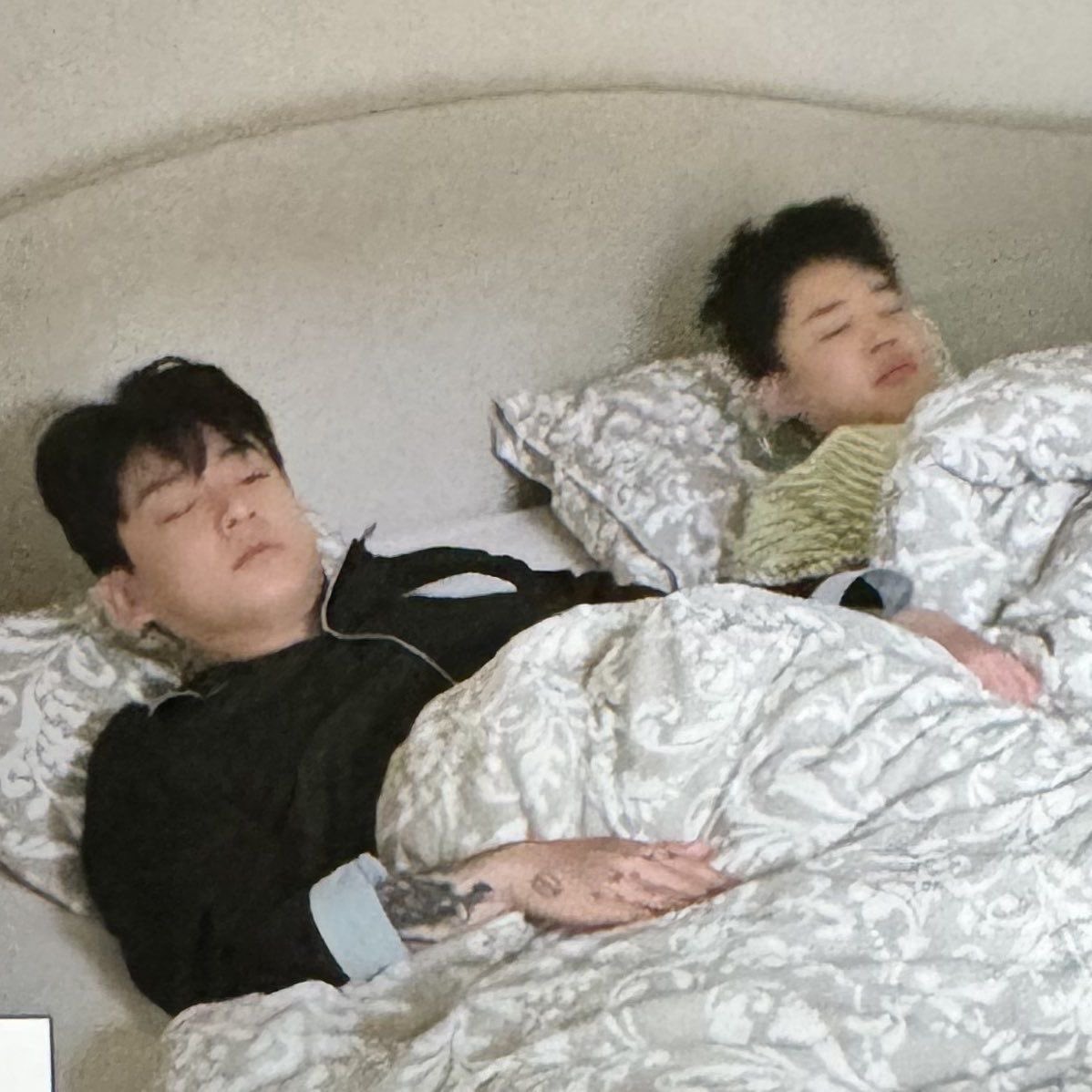 jeonjkdoll's tweet photo. they're so in sync https://t.co/gvaNBcDAJZ