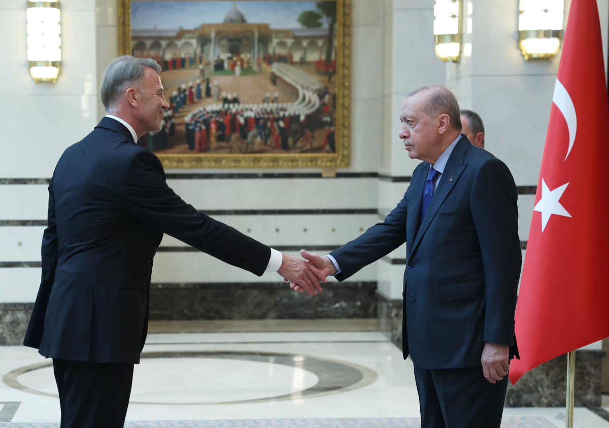 tcbestepe's tweet photo. Cumhurbaşkanımız Sayın @RTErdogan, AB Delegasyonu Büyükelçisi Aivo Orav’ı Cumhurbaşkanlığı Külliyesinde kabul etti. 

Kabulde Büyükelçi Orav, Cumhurbaşkanımız Erdoğan’a güven mektubunu sundu. https://t.co/F1S7dKQrax