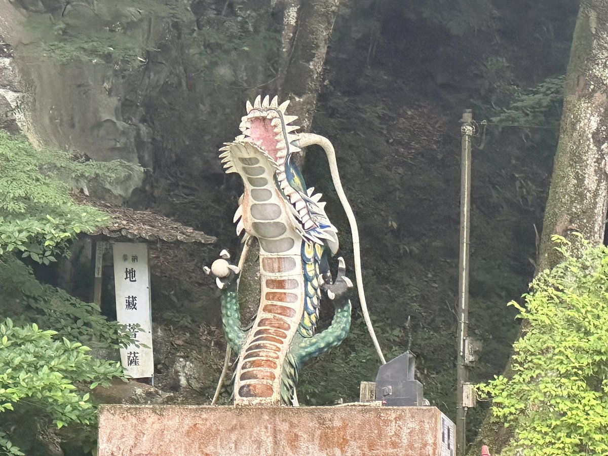 pitcafe21's tweet photo. 山、滝、竜🐉 https://t.co/I7yLENNOcO