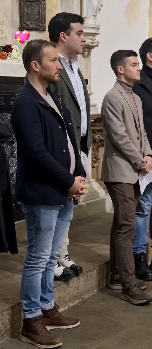 cabriaeume's tweet photo. @SeixoDani Xa sabes Daniel, o Guillermeo Condeo, aqui @bidueirobranco e @irmaugalego  antes "O Mariscal", en canto chegue o 2050 vai vir co seu exército de multis para expulsarte a Cuba por roxo e masón.

Non sei se o @danielchapela1 ten algo que dicir pola sua compaña nazi. https://t.co/GJ5CvddJiC