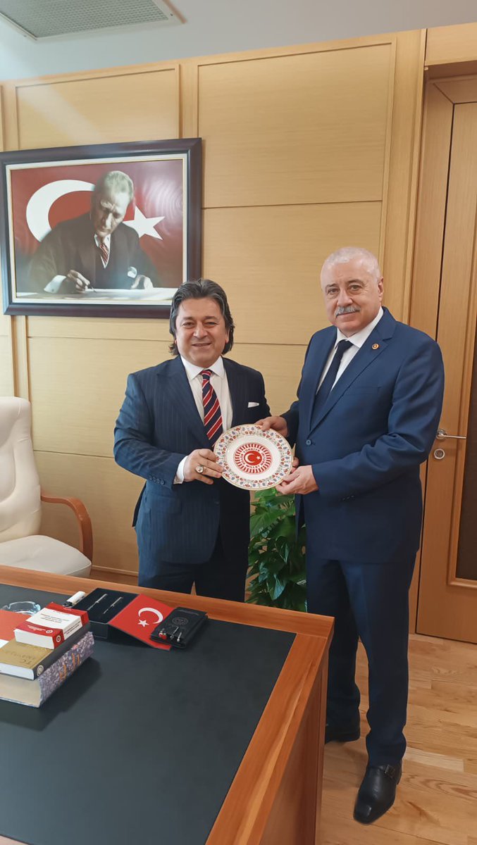 SermetAtay's tweet photo. 📍Ankara

Yüksek Seçim Kurulu Üyeliklerine seçilen kurul üyelerimiz Sn. Nedret ENGİN, Sn. Nurullah BODUR ve Sn. İhsan Kamil AKÇADIRCI’yı ziyaret ederek yeni görevlerinde başarılar diledik. https://t.co/cGjmpOMBIU